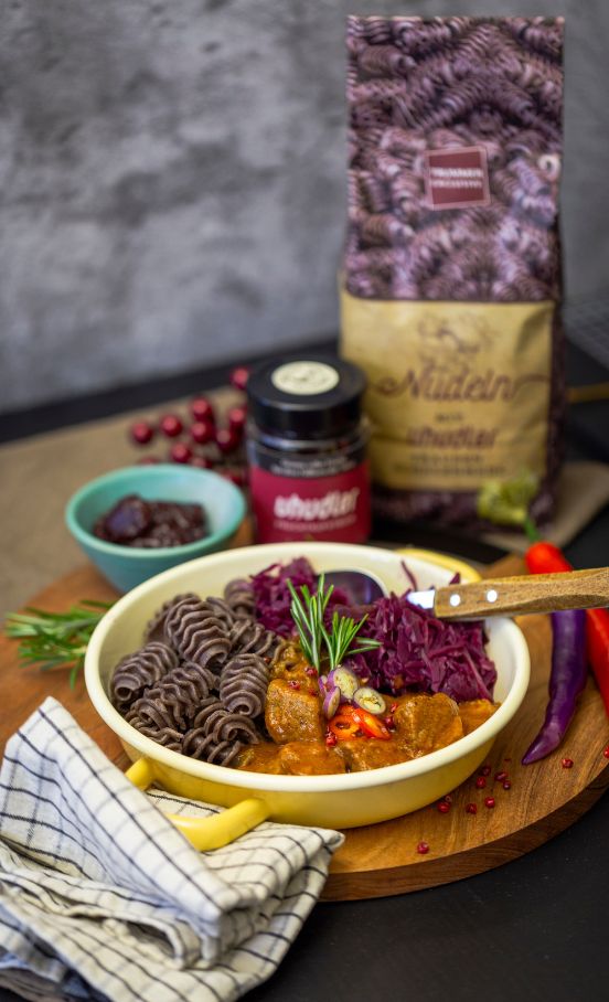 FLIESSTEXT_UHUDLER-NUDELN_GULASCH