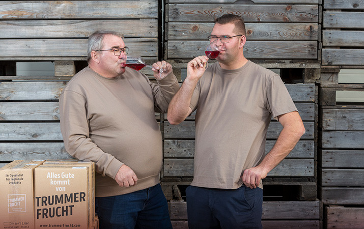 Verkostung der neuen Abfüllung Uhudler prickelnd